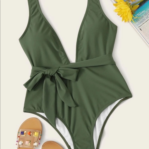 Swimsuit One Piece Plunge Neckline High Leg NWT - Picture 3 of 7